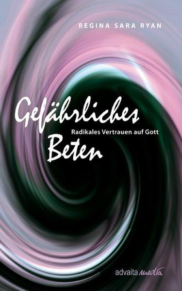 Dieses Buch führt das Beten wieder zu seinem Ursprung, die direkte unmittelbare, nichts auslassende Hinwendung zu Gott. Beim "Gefährlichen Beten" geht es aber nicht um Inspiration, Hilfe oder Trost-was der vertraute Inhalt vieler Gebete ist, wie wir sie kennen. Weit entfernt davon Frieden anzustreben, strebt das transformierende, "gefährliche Gebet" nach dem Schwert. Weit entfernt davon sich besser zu fühlen, wird die Seele, die gefährlich betet, vernichtet, aufgebraucht, aufgegessen und ausgespuckt. Das Ego, der denkende Geist, hat in diesem Spiel nicht mehr das letzte Wort.Bei der authentischen Transformation geht es nicht um den Glauben, sondern um den Tod des Glaubenden. Gefährliches Beten ist vollständige Transformation und Wandlung. Das Buch handelt davon, die höchsten Potentiale der menschlichen Seele zu feiern-Liebe, Dankbarkeit, Gemeinschaft, selbstloses Dienen, Verehrung und Anbetung. Diejenigen die gefährlich beten, singen mit dem Dichter Goethe, der schrieb: "Das Lebend'ge will ich preisen, das nach Flammentod sich sehnt."