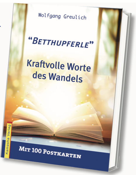 Mut, Kraft und Vertrauen zum Teilen und Versenden! Einzigartiges Postkartenbuch mit 100 Postkarten zum Heraustrennen. Der Unternehmer und 3- fache Familienvater Wolfgang Greulich vermittelt in seinen Betthupferle- Botschaften (diese werden täglich abends in seinem Telegram- Kanal "Wolfmut Tiefgang" veröffentlich) auch in dieser für viele herausfordernden Zeit der Pandemie Vertrauen und Kraft, um immer weiter aktiv für eine bessere Zukunft der Menschheit einzutreten. Kraftvolle, sehr liebevolle und friedvolle Texte, die das Verbindende und Miteinander aller Menschen in den Vordergrund stellen und den Fokus auf eine gute Zukunft legen. Jede Karte ist mit einem Bild oder Foto gestaltet und lässt sich aus dem Buch heraustrennen. So gibt es positive Energie zum Teilen, Verschenken und Versenden. Die Karten eignen sich auch wundervoll als Dekoration am Spiegel, Küchenschrank oder als Lesezeichen. Der Autor ist selbst Unternehmer und Familienvater und tritt seit vielen Monaten aktiv für ein freies Deutschland sowie für die Rechte der Kinder und Ältesten sowie aller Menschen ein. Zudem ist es ihm ein Anliegen, für die Rettung der deutschen Wirtschaft seine Stimme zu erheben, die den Politikern nicht allzu viel zu bedeuten scheint. Nach den 100 Postkarten (2 pro Seite) beschreibt der Autor auf einigen Seiten seinen persönlichen Werdegang, seine Sicht der Pandemie sowie die Entstehungsgeschichte der Betthupferle- Botschaften.