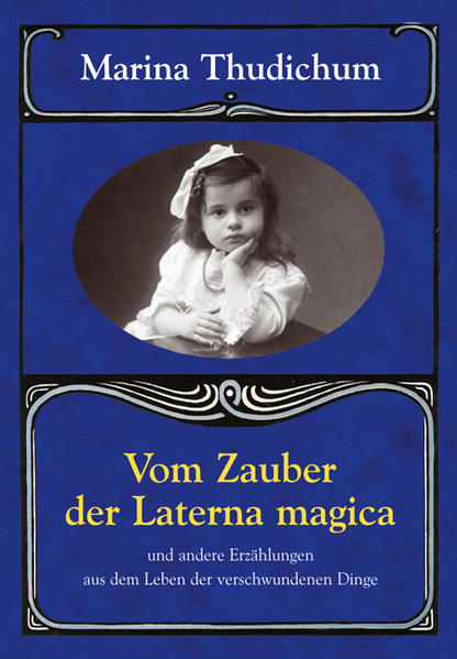 Die 1906 geborene Schriftstellerin Marina Thudichum erinnert sich an ihre Kindheit in Tutzing am Starnberger See. Sie erzählt vom gesellschaftlichen Leben um die Jahrhundertwende und den Dingen, die heute aus dem Alltag verschwunden sind. Das Kohlenbügeleisen, der Staubklaub, die Brennschere und selbst der Sonntagsdampfer werden jedoch erst durch die Freundschaft zu dem Kindermädchen Therese so lebendig, wie sie hier geschildert sind. Die liebenswerten Umständlichkeiten einer vergangenen Epoche aus der Sicht eines Kindes werden auch den Leser dieses Buches verzaubern.