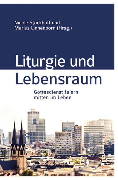 Die Feier der Liturgie hat ihren Ort im konkreten Lebensraum der Menschen-nicht der Zeit enthoben, sondern stets unter den Bedingungen der Gegenwart. Die Beiträge dieses Bandes nehmen sowohl die neu gebildeten größeren Räume kirchlichen Lebens und die darin entstehenden neuen Orte gelebten und gefeierten Glaubens als auch die damit verbundenen Herausforderungen und Chancen aus liturgiewissenschaftlicher, pastoralsoziologischer, exegetischer und historischer Perspektive in den Blick: Wie können die heutigen Menschen die Liturgie als Ausdruck ihres Glaubens erleben?