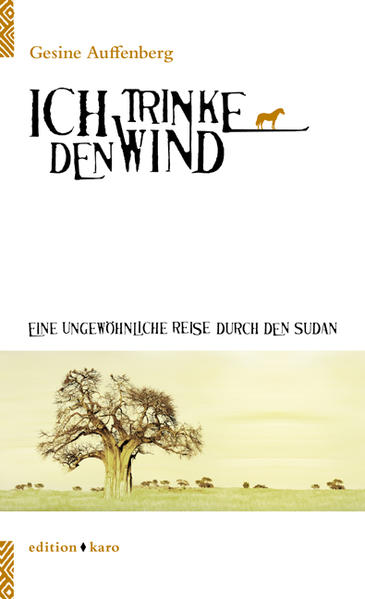 Die Reise beginnt im Sommer 1980. Eine Frau Anfang dreißig kauft sich im Sudan ein Pferd und lebt von nun an in der Steppe. - Kraftvoll und klar schildert Gesine Auffenberg ihren persönlichen Weg durch die Steppe des Sudans. Ihr literarischer Reisebericht 'Ich trinke den Wind. Eine ungewöhnliche Reise durch den Sudan' nimmt den Leser mit in die karge Wüste, die zu blühen beginnt durch die Menschen, die dort leben. Als Mann verkleidet durchquert die Autorin mit ihrem eigensinnigen Araberhengst Ayn den Sudan in südöstlicher Richtung. Obwohl Dürre, glühende Hitze und Staub, Armut und Malaria von nun an ihre ständigen Begleiter sind, erlebt sie unvergesslich schöne Augenblicke voller Vertrauen und Nähe. - Sie stellt keine Fragen. Sie beobachtet und erzählt von den Abenteuern ihrer Reise. Von fröhlich schwatzenden Frauen mit geflochtenem Haar, einer Kirche in der Steppe, der italienischen Nonne, die in dem Missionsjeep durch die Wüste rast. Gastfreundliche Menschen schenken ihr schwarze Bohnensuppe, herrlich saftige Mangos und Erdnussbutter oder einfach nur eine erfrischende Dusche mitten in der nubischen Wüste.