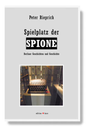 Zur Zeit des Kalten Krieges wurde Berlin als "Hauptstadt der Spione" bezeichnet. Gerade in West-Berlin waren Agenten westlicher und östlicher Nachrichtendienste aktiv, darüber hinaus noch jede Menge Freizeitspione und Nachrichtenhändler. Da stellt sich schon die Frage: Was haben all diese Spione in Berlin gesucht? Politische Entscheidungen fielen in Washington und Moskau, London und Paris, vielleicht noch in Bonn und München – aber in West-Berlin? Mit dem spannenden und informativen Führer durch geheimnisumwitterte Berliner Orte präsentiert der Autor Peter Rieprich Spitzel und Spione und ihre echten und fiktiven Geschichten.