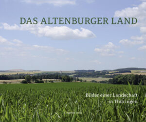 Die Literatur über die Stadt Altenburg und über den Landkreis hat in den letzten fünfzehn Jahren in erfreulicher Weise zugenommen. Eine umfassende fotografische Darstellung der Region aber wird seit vielen Jahren schmerzlich vermißt. Der neue repräsentative Bildband stellt das Altenburger Land insgesamt vor. Er zeigt Land und Leute, Landschaft, Kultur und Wirtschaft und vermittelt zugleich den interessierten Ortsfremden, den Touristen und den privaten Besuchern ein lebendiges, heutiges Bild dieser ostthüringischen Kulturlandschaft mit ihrer bedeutenden Geschichte und ihrer von vielen Veränderungen geprägten Gegenwart. Der Band zeigt den Landkreis aus einer modernen, der Gegenwart zugewandten Perspektive. In der Abfolge von hochwertigen Fotografien und kurzen begleitenden Texten entfaltet sich ein vielschichtiges und für manchen Fremden unvermutet reiches Bild einer traditionsreichen Landwirtschafts- und Industrieregion, eines in seiner Verflechtung von Natur und Kultur reizvollen Hügellandes, eines Landes mit Burgen und Schlössern, Flüssen und Seen, Städten, Dörfern und Bauernhöfen – vor allem aber eines Landes mit Leuten, die schon immer ihr Leben zu meistern verstanden, die ihre Traditionen und ihre besondere Mentalität haben, kurz: die dem Altenburger Land heute sein Gesicht geben.