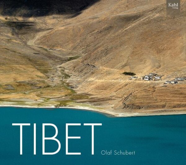 'Wenn du nach Tibet gehst, lass dir Zeit, öffne deine Augen, öffne deine Ohren und nimm alles mit allen Sinnen war. Aber vor allem, bilde dir nicht ein zu schnelles Urteil über das, was du siehst.' Tibet, ein Land, das geprägt ist von der rauen Gewaltigkeit des höchsten Gebirges unserer Erde. Intensiv, anziehend und reich an imponierenden Landschaften. Tief verwurzelte Religion und ein besonderer Schlag Mensch machen dieses Land so einzigartig, so packend. Olaf Schubert ist ein großartiger Beobachter von Menschen und Landschaften. Er macht uns dieses Land spürbar. Er nimmt uns mit hinein. Seit 15 Jahren immer wieder vor Ort unterwegs ist ihm Tibet zu einer zweiten Heimat geworden. Dieser Bildband ist eine erstklassige Hommage an Tibet und seine Bewohner im Himalaja. Nominiert für den Deutschen Fotobuchpreis 2012