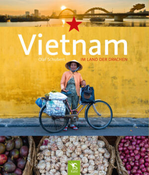 Wer sich auf eine Reise durch Vietnam begibt, ist überwältigt von der Schönheit und dem kulturellen Facettenreichtum des Landes. Pulsierende Metropolen wie Hanoi, Saigon oder Da Nang mit dem typisch chaotischen Verkehr, hektisches junges Leben in den Straßen, Gerüche und Geschmäcker, die alle Sinne berühren. Kolonialarchitektur in aller Fülle und immer modernere Städte. Duftender leckerer Vietnamkaffee. All das vielleicht Dinge, die Reisende immer und immer wieder nach Vietnam ziehen. Vielleicht reizt aber auch das Leben im Hinterland in den kleineren Ortschaften und im Dschungel oder die faszinierende endlos erscheinende Küste mit ihren verträumten Lagunen und weißen, teilweise unberührten Sandstränden. Und gleich daneben betört ein grüner Flickenteppich aus üppigen Reisfeldern. Vietnam, das die Welt einst mit Krieg in Verbindung brachte und aufrüttelte, hat die Reise in die Zukunft längst begonnen und befindet sich in einem rasanten Wandel. Für Olaf Schubert zählt Vietnam zu einem der wahrhaft authentischen asiatischen Länder. Ungezähmter Trubel und meditative Stille, alles auf einer über 3000 km langen Reise.