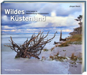 Die Ostseeküste Mecklenburg-Vorpommerns hat viele Gesichter. Von der Eiszeit geformt und dem nachfolgenden Meeresspiegelanstieg geprägt, zeigt sie eine Fülle von unterschiedlichen Lebensräumen mit reich ausgestatteter Tier- und Pflanzenwelt. Der Fotograf Jürgen Reich wohnt selbst unweit des Meeres, hat alle Küstenabschnitte besucht und bei jedem Wetter fotografiert, wobei er in seinen Bildern besonders die raue Seite seiner norddeutschen Heimat betont