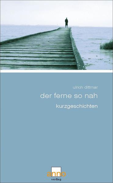 Ulrich Dittmar gelingt es in den 23 Kurzgeschichten aus „Der Ferne so nah“, die Besonderheit des Alltäglichen trefflich zu schildern. Oft ironisch, manchmal auch zynisch und mitunter auch humorvoll werden die Kleinigkeiten menschlicher Wünsche und Ängste beschrieben, die häufig zu einem überraschenden Ende führen. Gerne wird dabei der Fokus auf den unwiderruflichen Moment der Entscheidung gelegt. Von der Kriminal- über die Beziehungsgeschichte, von leicht surrealen bis hin zu sehr realen Krisensituationen reicht dabei die thematische Spannbreite. Sprachlich souverän und dem jeweils behandelten Sujet angemessen beweist „Der Ferne so nah“, dass gute Literatur alles andere als langweilig sein muss.