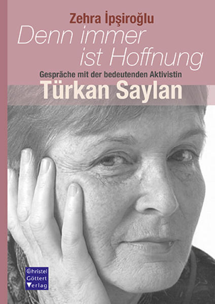 Ausgehend von der spannenden Lebensgeschichte der international bekannten Lepra-Ärztin Türkan Saylan (die 2009 starb) spricht Zehra ?p?iro?lu mit ihr über die jüngste Geschichte der Türkei - beginnend in den 1940er-Jahren. Thematisiert werden u. a. demokratische Bürgerinitiativen, Erziehung und Bildung. Im Mittelpunkt steht Saylans Kampf für die Rechte der Mädchen und Frauen. Dabei rücken vor allem »die ganz unten« in den Blick - von Straßenkindern bis zu Opfern von »Ehrenmorden«, von Kranken und Behinderten bis zu Prostituierten. Vernehmbar werden die Stimmen vieler Menschen, die sich seit Jahrzehnten für die Demokratisierung ihres Landes einsetzen.