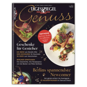 Das Berlin von heute präsentiert sich als lebendige, sich immer wieder neu erfindende Hauptstadt des guten Geschmacks: In keiner anderen deutschen Stadt arbeiten so viele Sterne-Köche, nirgends ist die Restaurantlandschaft so kreativ und dynamisch – und stellt den Genießer vor eine so große Auswahl. Das neue Gourmet-Magazin "Tagesspiegel GENUSS" gibt dem anspruchsvollen Feinschmecker einen Leitfaden durch das kulinarische Berlin. "Tagesspiegel GENUSS" folgt dabei immer der Saison: In seinem Menü, das exklusiv von einem Berliner Spitzenkoch präsentiert wird, in den Empfehlungen der Experten, von Wein über Kochbücher bis hin zu den wichtigsten Veranstaltungen für Feinschmecker. Damit Sie immer auf Höhe der Zeit genießen können.    In der Winter-Ausgabe von Tagesspiegel GENUSS: Entdecken Sie die 10 spannendsten Neueröffnungen des Jahres im Genuss-Check, erfahren Sie, was Spitzenkoch Hendrik Otto zu den Michelin-Sternen zu sagen hat. Seien Sie dabei, wenn gestandene Profis zu außergewöhnlichen Kochkursen laden, flanieren Sie mit Peter Eichhorn durch die lange Geschichte der Berliner Spirituosenkultur und lassen Sie sich vom aufstrebenden „Berliner Meisterkoch“ Marcus Zimmer und seinem „Berliner Buffet in raffiniert“ begeistern. Passend zum Fest gibt es wieder die schönsten Geschenke für Genießer und viele weitere Empfehlungen vom Hummer bis zum Champagner. Als Heft-im-Heft zum Herausnehmen gibt es die Rezepte von der „Gala der Berliner Meisterköche“.