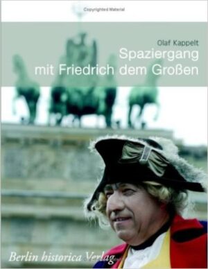 Unterhaltsam und informativ begibt sich der Berliner Schriftsteller Dr. phil. Olaf Kappelt auf einen anekdotenreiche Zeitreise durch 300 Jahre Berlin-Brandenburgische Geschichte, einzigartig verdichtet anhand der Gebäude und Personen in der historischen Mitte der Hauptstadt Berlin zwischen Reichstag, Brandenburger Tor und Schloßplatz. Spielerisch schlüpft der bekannte Berliner Stadtführer in der ich-Form gehalten überzeugend in die Rolle des legendären Preußenkönigs. Dabei verzaubert er eindrucksvoll die Leser auf den Spuren von Friedrich dem Großen, unverwechselbar nah, als einzigartige Erzählung im Fokus des Königs.