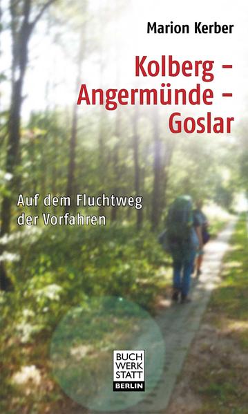 Im 21. Jahrhundert gibt es unter den in Deutschland geborenen Menschen nur noch wenige, die im eigenen Leib erfahren mussten, was Flucht und Vertreibung bedeuten. Wie ergeht es einer Familie, wenn sie ihre vertraute Existenz aufgeben muss, um sich auf einen beschwerlichen Marsch in eine ungewisse Zukunft zu begeben? Diese Frage treibt die beiden Großcousinen Marion und Edita um, deren Vorfahren 1945 aus ihrer Heimat Kolberg in Pommern fliehen mussten. Gemeinsam reift in ihnen die Idee heran, eine Wanderung auf den Spuren ihrer Ahnen zu unternehmen. Marion Grafeneders umfangreich bebilderter Reisebericht erzählt von schicksalsträchtigen Orten und interessanten Begegnungen. Dabei gibt er aufschlussreiche Einblicke in Erfahrungswelten, die hierzulande schone beinahe vergessen, für Millionen Flüchtlinge weltweit aber noch immer schmerzliche Realität sind. Marion Grafeneder, Jahrgang 1949, studierte Pharmazie in Bonn und arbeitete 35 Jahre lang als selbstständige Apothekerin mit Heilpraktikerexamen. Seit 2011 befindet sich die Mutter von drei Kindern im (Un-)Ruhestand und verbringt ihre Freizeit vor allem mit Ahnenforschung, Wandern, Radfahren, Fliegen und Gartenarbeit