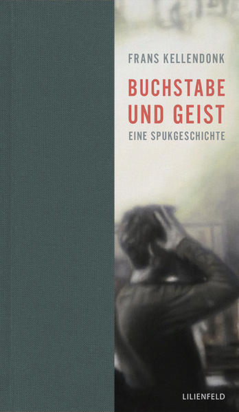 Kurz vor seinem dreißigsten Geburtstag beendet Felix Mandaat sein bisheriges verträumt-zurückgezogenes Leben, um sich endlich unter Menschen zu mischen. Als Vertretung für einen verschwundenen Kollegen tritt er eine Stelle als Bibliothekar in einer Universitätsbibliothek an und will versuchen, sich der hier arbeitenden Gemeinschaft anzupassen, was ihm nicht leichtfällt. Im Magazin der Bibliothek gehen zudem vor Mandaats Augen sehr merkwürdige Dinge vor sich, und bei der Frage, was es mit dem geheimnisvollen Verschwundenen auf sich hat, ob er krank ist oder ihm sogar etwas zugestoßen ist, hüllen sich alle - bei sonst auffälliger Mitteilsamkeit - in ein seltsam eisiges Schweigen. "Buchstabe und Geist" gehört durch den kühl observierenden Stil, den genauen Blick fürs Detail, die subtile Ironie und die teilweise urkomischen Szenen mit den lieben Kollegen und auch den Benutzern der Bibliothek zu den typischen Werken, die Frans Kellendonk in seinem kurzen Leben zu einem der wichtigen, bleibenden Autoren der niederländischen Moderne gemacht haben.