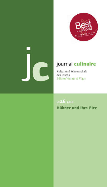 »Eier, nicht nur von Hühnern«. Das war der zunächst annoncierte Titel für die no. 26 des Journal Culinaire. In der Formulierung spiegelt sich die traditionelle Wertschätzung von Eiern und die in der älteren Generation bis heute recht tief verwurzelte Geringschätzung von Hühnerfleisch gleichermaßen. Vermutlich nicht nur vor den Toren Münsters werden größere Feierlichkeiten in den frühen (oder nicht so frühen) Morgenstunden - selbst bei der Jugend - gelegentlich mit orgiastischen Eieressen beschlossen. Im Alltag kann ein Spiegelei gerne aus einem halben Dutzend Eiern bestehen, die von der Eierfrau (oder dem Eiermann) jede Woche lagenweise ins Haus geliefert werden. Oma Sefa vom Nachbarhof hinterm Bahndamm, über 90 Lenze und überaus rüstig, wünschte sich, nachdem ihr Mann starb, von ihren sieben Kindern zwei Dinge: wieder ein Schwein, damit sie die Küchenabfälle nicht mehr in der Biotonne entsorgen müsse, und ein Hühnerhaus. Beide Wünsche erfüllten ihre Kinder brav. Das Hühnerhaus ist durchaus solide und die Hühner kratzen im Obsthof jeweils zwei oder drei Jahre, wenn sie nicht zwischendurch von einem Marder oder Fuchs besucht werden. Die Junghennen »Lohmann braun« kommen von einem Aufzuchtbetrieb im Nachbarort. Das Futter stammt weitgehend vom eigenen Hof. Gelegentlich gibt es die Empfehlung für das Beifutter vom Futtermittelberater Michael, Mitglied der monatlichen Doppelkopfrunde. Seither kommen wir regelmäßig in den Genuss von Eiern von Oma Sefas Hühnern (die Kurzformulierung »Oma Sefas Eier« setzte sich familiär nicht durch). Heikel wird es nach wie vor, wenn der Hühner Legeleistung merklich abnimmt. Zwar findet sich ein tapferer Henker. Doch des Tierkörpers mag sich auch auf einem Bauernhof heute niemand mehr so recht annehmen. Gegenläufiges zum Eierkonsum war lange Zeit von den Ernährungsberatenden zu vernehmen: Eier seien wegen ihres Cholesteringehalts wenig zu schätzen, gar eine Gefahr für die Volksgesundheit. Das spülte, wie wir heute wissen, viel Geld in die Kassen der Pharmaindustrie - und führte zu Herzproblemen: nicht bei den notorischen Eierkonsumenten, sondern bei deren Ehepartnern, die in jedem Ei einen potenziellen Sargnagel vermuteten. In der Recherche zur aktuellen Ausgabe drängten sich die Hühner immer wieder ungefragt und unübersehbar in den Vordergrund. Die schiere Menge der jährlich weltweit gelegten Eier, die Frage nach der unglaublichen Steigerung der Legeleistung in den vergangenen sechzig Jahren, der irritierende Blick auf die doppelte Züchtungsperspektive Mast und Eierproduktion, schlussendlich die Frage nach dem Verbleib der Brüder ihrer eierproduzierenden Schwestern: Von Eiern zu sprechen, ohne zugleich Hühner und Hähnchen mit zu bedenken, erschien schnell als nicht sachgerecht. Der Entschluss fiel zügig: »Hühner und ihre Eier« lautet deshalb der Titel des vorliegenden Journal Culinaire No. 26. Das ist auch deshalb angemessen, weil weltweit die Nachfrage nicht nur nach Eiern, sondern auch nach Hühnchenfleisch rasant steigt. Im Frühjahr 2019, im Journal Culinaire No. 28, werden wir uns nochmals allgemein mit Eiern von Ente und anderen Vögeln und auch Fischen beschäftigen.