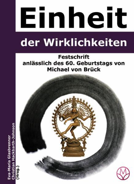 Michael von Brück feiert seinen 60. Geburtstag-ein würdiger Anlaß für seine Freunde, Schüler und Kollegen, eine Festschrift zu verfassen. 27 wissenschaftliche, aber auch persönlich formulierte Beiträge u.a. aus der Religionswissenschaft, Theologie, Neurowissenschaft, Indologie und Sinologie formen einen abwechslungsreichen Kranz um das Thema, das im Mittelpunkt seines einflußreichen Lebenswerks steht: Die Einheit der Wirklichkeiten. Während seiner Reise durch die religiöse Erfahrungswelt des Menschen von Europa bis Asien erhält der Leser nicht nur einen aktuellen Einblick in die vielfältigen Arbeitsgebiete mit ihren erstaunlichen Ergebnissen. Es eröffnet sich auch ein neuer Blick auf die spannende Biographie, in der Leben und Werk des Jubilars, derzeit Professor an der Ludwig-Maximilians-Universität in München, untrennbar miteinander verwoben sind. Michael von Brück ist von Herzen zugleich Theologe, Religionswissenschaftler, Zen- und Yogalehrer, der als Experte das interkulturelle Verständnis und den interreligiösen Dialog zwischen Buddhismus und Christentum maßgeblich vorangetrieben hat. Namhafte Autoren und langjährige Schüler schreiben über Mystik im Christentum und Tantra in Indien, über buddhistisch-muslimischen Dialog und Geschichte der Asienmission, aber hinterfragen auch Konzepte der Theologie und Religionswissenschaft und regen dazu an, neu über sich selbst nachzudenken-auf der Suche nach dem Selbst und der Entdeckung eines wichtigen Geistprinzips, der "Monokausalitis". Die Festschrift wird herausgegeben von Eva-Maria Glasbrenner, Religionswissenschaftlerin und Indologin, und Christian Hackbarth-Johnson, Theologe, Zen- und Yogalehrer, die beide viele Jahre bei Michael von Brück studiert haben.