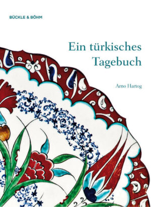 Wie kaum ein anderes Land hat sich die Türkei in den letzten Jahren rasant gewandelt. Sie ist zu einem der beliebtesten Reiseziele geworden und präsentiert sich heute in ihren Zentren als aufstrebende Wirtschaftsmacht. Angesichts der Geschichte und Größe des Landes und der Vielschichtigkeit des heutigen Lebens gibt es hier vieles zu erkunden. Arno Hartog kennt die Türkei jenseits aller Klischees. Seit Jahrzehnten hat er seinen zweiten Wohnsitz an der türkischen Ägäis und bereist regelmäßig dieses faszinierende Land. Dabei hat er sehr viel Spannendes, Unvermutetes und Amüsantes erlebt und zu diesem anregenden Bericht zusammengefasst. Seine Perspektive verbindet dabei Alltag und Geschichte genauso wie Kultur und Genusswelt seiner zeitweiligen Wahl-Heimat. Türkei-Kenner und -Anfänger dürfen sich auf ein Buch freuen, das wie ein Kaleidoskop des türkischen Lebens erscheint und ihnen dabei Geschichte, Kultur und Landschaften näherbringt. Eine Vielzahl an türkischen Rezepten sorgt dafür, dass auch das kulinarische Moment nicht zu kurz kommt.