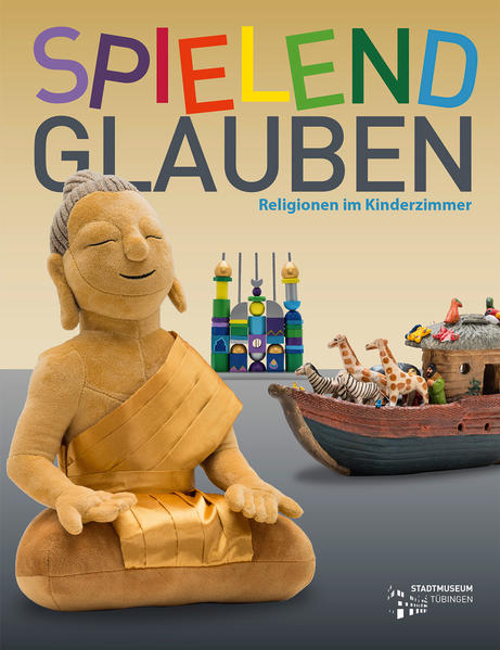 Spielzeug wird von verschiedenen Religionsgruppen genutzt um Glaubensinhalte, rituelle Handlungen als auch Alltagsregeln an Kinder zu vermitteln. Die Sichtweisen auf Kindheit und die Erziehung zum religiösen Mensch werden im Katalog anhand von Essays namhafter Religionswissenschaftler und die Religion praktizierender Gläubiger vorgestellt. Neben zwei christlichen Konfessionen-Katholizismus und Protestantismus-werden hier auch Aspekte aus der muslimischen, jüdischen, buddhistischen und hinduistischen Glaubenspraxis aufgezeigt und ermöglichen so eine Innensicht auf diese bisher noch wenig bearbeiteten Inhalte. Zudem wird im Weiteren die Geschichte und Entwicklung des christlichen Spielzeugs sowie die Möglichkeit des Erlernens von religiösen Inhalten durch Spielen thematisiert.