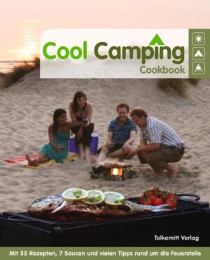 Von den Machern unseres Bestsellers Cool Camping Europa kommt jetzt ein Kochbuch, das die Liebe zum Draußensein mit der für gutes Essen verbindet. Ein Kochbuch für alle, die auch in der Natur nicht von Dosenravioli und Tütensuppe leben wollen. Ob klassische oder exotisch-raffinierte Gerichte: Auf gute Küche und frische Zutaten muss ab jetzt kein Camper, Wanderer oder Picknicker mehr verzichten. Das Cool Camping Cookbook hilft dem Freiluftkoch: Von der Packliste über die Vorstellung diverser Kochutensilien bis zum korrekten Lagerfeuerbau reichen die praktischen Hinweise. Den Kern des Buches aber bilden die Rezepte: Eintöpfe, die über einem simplen Gaskocher duften, selbst gefangener Fisch überm Feuer gegart, Currys oder Wurst am Stock, in Orangen gebackene Muffins, sogar traditionelle Sonntagsgerichte. Und wer seine Zeltnachbarn wirklich zum Staunen bringen will, erfährt, wie er in einer selbst gegrabenen Grube ein ganzes Tier am Stück schmoren kann. Jamie Oliver meets Bruce Chatwin. Wer aber doch lieber im eigenen Bett unter einem festen Dach schläft, kann natürlich auch im Vorgarten kochen. Hauptsache draußen. Denn draußen, unter freiem Himmel - das ist die Grundannahme des Cool Camping Cookbooks - schmeckt alles besser!