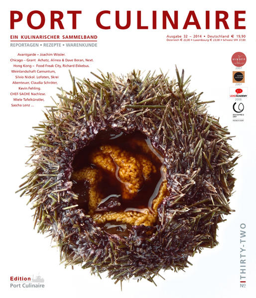 Inhalt dieser Ausgabe: - Der Vorreiter - Avantgarde: Jürgen Dollase über Joachim Wissler - Chicago - The windy City. Emotion as an Ingredient, Grant Achatz, Alinea. The “Next” Generation Dave Beran - Hong Kong - Food Freak City, Richard Ekkebus - Speisen im Land der Mitte - China - Winzer des Carnuntum, Österreichs “verborgene” Weinlandschaft. Silvio Nickol im Palais Coburg - Das Ziel der Wanderschaft - das große Skrei Abenteuer. Gesucht und gefunden - Claudia Schröter die Köchin in der Austernbar. Skrei-Kabeljau à la Kevin Fehling. - CHEF-SACHE 2014 - Nachlese - CHEF-SACHE Awards 2014 - Miele Tafelkünstler Sascha Lenz, Scheck-in Kochfabrik - Ralf Bos - Das neue kulinarische Alphabet. E wie Ernährung - Frau Merkel und die Schneckenpralinen, Evert Kornmayer Herausgeber: Thomas Ruhl Magazin. 196 Seiten. 24 x 28 cm. 156 Fotos. Softcover ISBN 978-3-942051-70-5 Preis 19,90 € / 22,- € [A] / 37,- CHF Gourmand World Cookbook Award 2007 "Special Award of the Jury" - Good Design Award 2007, Chicago Athenaeum - Port Culinaire ist für den Designpreis der Bundesrepublik Deutschland nominiert. Diese Auszeichnung gilt als der Preis der Preise in Deutschland, denn kein anderer Designpreis stellt ähnlich hohe Anforderungen. So kann nur ein Produkt nominiert werden, das schon andere bedeutsame Auszeichnungen erhalten hat. Eine Nominierung ist nur durch die Wirtschaftsministerien oder Senatoren der Länder oder das Bundesministerium für Wirtschaft und Technologie möglich. - Zuvor erhielt PORT CULINAIRE bereits eine Urkunde der Lead Academy, die Port Culinaire mit dem “Lead Award“ als Newcomer Magazin auszeichnete. Der Lead Award ist Deutschlands führende Auszeichnung für Print- und Online Medien.