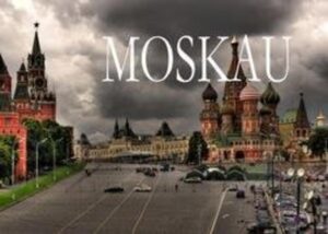 Moskau – ein mythischer Ort. Diese Stadt mitten im europäischen Teil Russlands atmet russische Geschichte, nicht nur im Kreml. Doch Moskau ist auch längst eine moderne Metropole, eine der teuersten Städte der Welt. In diesem Bildband wird diese bezaubernde Stadt vorgestellt– verknüpft mit interessanten Details zur Moskauer Geschichte.