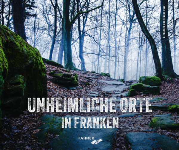 Vorsicht! Ich bin kein harmloses Buch. Ich wurde geschrieben, um dich das Fürchten zu lehren. Vor all dem Bösen, das im Dunkeln und an verfluchten Orten darauf lauert, zuzuschnappen und dich unwiederbringlich in das Schwarz der Nacht zu zerren. Orte, an denen einst grausame Taten verübt wurden und die als nie verheilende Wunden zwischen Zeit und Raum klaffen. Orte, deren Existenz sich die Menschen nur mit schrecklichen, der eigenen Wahrnehmung entrückten Vorkommnissen erklären können. Ich nehme dich dorthin mit, wo verdammte Seelen umgehen und wo Geister, Teufel und Dämonen ihr furchtbares Unwesen treiben. Derartige Orte gibt es überall auf der Welt. Viele davon findest du in Franken. Ich werde sie dir zeigen und dir ihre Geschichten in völlig neuen Interpretationen erzählen. Mach es dir gemütlich, dimme das Licht und freue dich darauf, 50 der unheimlichsten Orte Frankens kennen zu lernen.