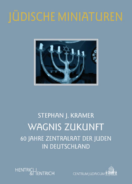 60 Jahre nach Gründung des Zentralrats der Juden in Deutschland am 19. Juli 1950 zieht dieses Buch eine historische und gesellschaftliche Zwischenbilanz. Gleichzeitig zeichnet es einen Bewusstseinswandel nach, der sich im Laufe der deutschen Nachkriegsgeschichte innerhalb der jüdischen Gemeinschaft hinsichtlich der Dauerhaftigkeit jüdischen Lebens vollzogen hat. Der historische Bogen reicht dabei vom Flüchtlingsdasein, dem Aufbau der Gemeinden und dem Leben 'auf gepackten Koffern' bis zum Entschluss zum Bleiben und der Errichtung einer neuen Infrastruktur. Damit einhergehend haben sich auch die Aufgaben des Zentralrats gewandelt, insbesondere in seiner Funktion als Vertreter der jüdischen Gemeinschaft seit der Wiedervereinigung. Behandelt werden auch die heutige Stellung des Zentralrats als 'Moralinstanz', im interreligiösen Dialog, bei der Integrationsfrage und im Dialog mit der Politik. Anekdotenhaft erzählte Begebenheiten beleuchten schlaglichtartig und durchaus unterhaltsam, mit welchen Problemen und Herausforderungen der Zentralrat zu kämpfen hatte und hat und wie er sie bewältigt.