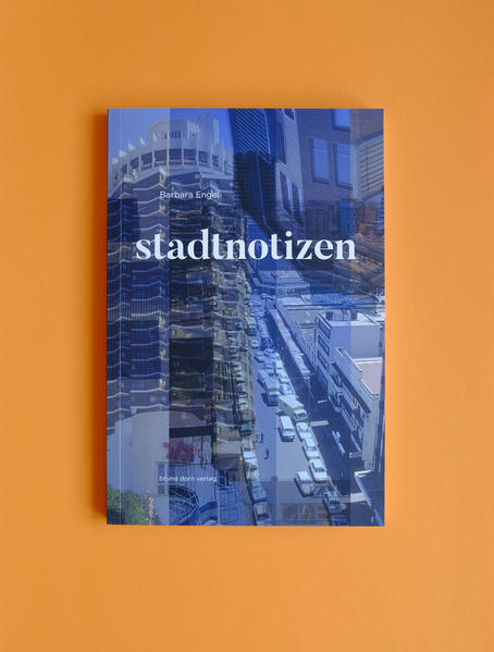 Die Architektin Barbara Engel reist rund um die Welt und berichtet von überraschenden kleinen Begebenheiten. In einer faszinierenden Abfolge von Fotografien und Texten lässt sie uns von Belfast über Nairobi bis nach Wladiwostok besondere Orte und Momentaufnahmen entdecken. Die vorliegende Anthologie von Städten und Metropolen versammelt eine Vielzahl poetischer und skurriler Augenblicke. Ein schöner und kurzweiliger Ausflug.