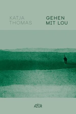 Das Meer ist nicht hier. Und doch erhebt sich die Alb wie eine Welle im Gegenlicht. Das Ich in Katja Thomas’ 'Gehen mit Lou' versetzt die Landschaften, die es durchquert, in einen flirrenden Zustand. Manchmal gibt es ein Wir: eine kleine Gruppe von Menschen, die Gemeinsamkeit mit einem Tier. Eine Ankunft. Dann lösen sich die Formationen wieder, Grenzen verschieben sich. Das Ich bleibt zurück und in ihm, ein Raum im Raum, allenfalls noch der Wille zur Weltanverwandlung. Doch auch ihn muss das Ich sich erst zurückerobern, vielleicht wie ein Radar, der nach langem Defekt wieder beginnt, die Umgebung abzutasten. 'Die offene Stelle der Wohnung, der schmale, gelb gekachelte Streifen an meinem Augenrand, erinnert mich an das Ungeheuerliche: dass ich niemals je Schutz erlangen kann.' Es sind feine, kaum sichtbare Risse, denen Katja Thomas nachspürt, und aus denen jenes Licht und jene Leichtigkeit hervorleuchtet, die nur die literarische Wahrnehmung zu erschaffen vermag.