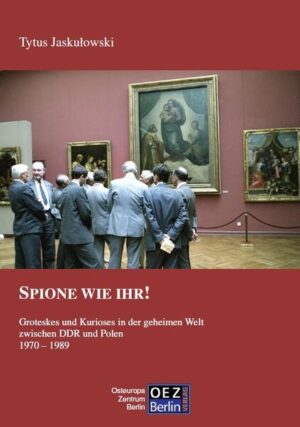 Sind kommunistische Geheimdienste überhaupt ein witziges Thema? Darf man über diese Dienste und damit über die politische Geheimpolizei in einem totalitären Land lachen? Der Politologe und Historiker Dr. Tytus Jasku?owski wird in seiner neuen Publikation diese Fragen beantworten - und das mit Hilfe der absurdesten Fälle aus dem volkspolnischen und ostdeutschen Spitzelmilieu mit dem Schwerpunkt der 1970 - 1980er Jahre. Er wird Sie zu einer Reise in eine skurrile geheimdienstliche Welt, die längst im Fluss der Zeit untergegangen ist, einladen. Dort mischen Geheimdienstler gemeinsam einen Risotto, Mehl mit Unterhosen und Kompott mit Komplott. Outfit und Mode der „Genossen an der Geheimen Front“ werden ebenso dargestellt ... Doch Vorsicht! Man darf zwar über diese Geheimdienste heute lachen - nur sollte man niemals vergessen, dass das, was heutzutage als Ironie wahrgenommen wird vor 1989 oftmals tragisch für die Opfer des kommunistischen Systems endete - und von ihnen oft mit dem Leben bezahlt wurde!