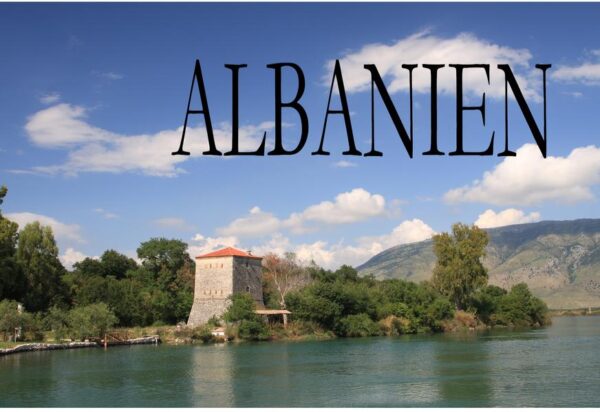 Der Bildband Albanien ist ein ideales Geschenk für jeden, der dieses Land in Südosteuropa liebt. In vielen Bildern wird Albanien vorgestellt, ergänzt um zahlreiche Informationen zu Geschichte und Gegenwart.