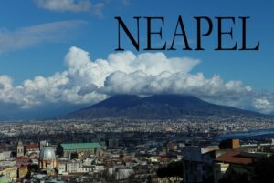 Der Bildband Neapel ist ein ideales Geschenk für jeden, der diese Stadt in Italien liebt. In vielen Bildern wird Neapel vorgestellt, ergänzt um zahlreiche Informationen zu Geschichte und Gegenwart.