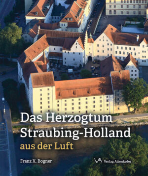 Viele haben zumindest in den Schultagen auch vom Herzogtum Straubing-Holland gehört, ohne vielleicht dessen nähere Umstände oder gar genaue Grenzen benennen zu können. Alte Grenzen sind jedoch oft Ursache für heutige Gegebenheiten, ohne dass uns dies bewusst wäre. Warum hatte sich Straubing beispielsweise in den 1920er-Jahren im Bau des Höllensteinsees bei Bad Kötzting engagiert, warum wird heute in Waldmünchen eine Straubinger Zeitung gelesen, um nur zwei willkürliche Beispiele herauszugreifen? Der Luftbildband porträtiert mit dem Medium des emotionalen Luftbilds das Land des alten niederbayerischen Herzogtums. Er macht dies erneut unter dem Schirm der bewährten Dachmarke der Kultur- und Natur-Luftbildbände, also mit der uns ungewohnten Perspektive, um unseren Blick über das alltägliche Klein-Klein auf das größere Ganze zu lenken. Der Luftbildband ist damit der 44. dieser bereits langen erfolgreichen Reihe.