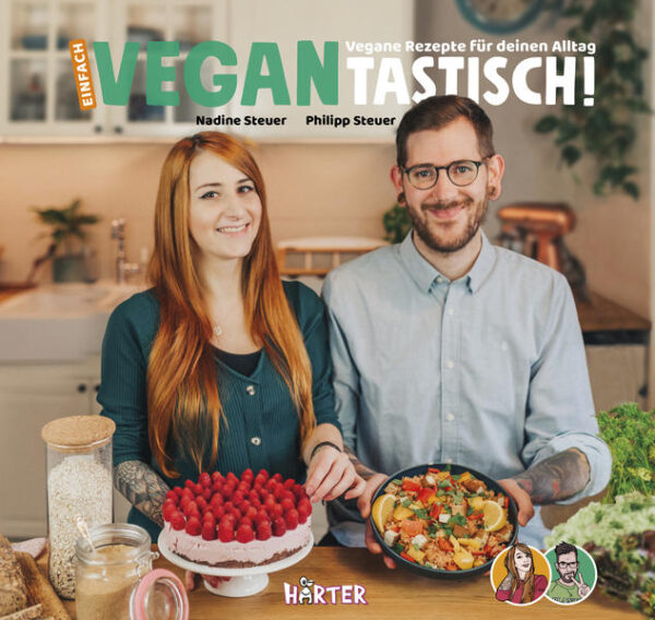 Einfach vegantastisch im Alltag essen - simpel, günstig und lecker! Viele Menschen wollen sich bewusster und pflanzlicher ernähren, doch aller Anfang ist bekanntlich schwer. Vor allem bei der Eingliederung dieser neuen Ernährungsweise in den Alltag gibt es oft Schwierigkeiten. Bis jetzt! Dieses Buch zeigt dir einfache und schnelle vegane Rezepte, mit denen du - ohne große Vorratshaltung und umfangreiche Kenntnisse - immer etwas Leckeres und Nachhaltiges auf deinen Teller zauberst. Dabei wirst du überrascht sein, wie groß die vegane Vielfalt ist! In diesem Buch erwarten dich über 70 vegane Rezepte für süße Naschereien und Kuchen, herzhaft Brote, vollmundige und frische Salate, Vorspeisen, sattmachende Hauptgerichte und sündig-leckere Nachtische. Nadine ‚Kupferfuchs‘ Steuer ist dabei Profi für veganes Backen, ihr Mann Philipp hat sich auf veganes Kochen spezialisiert. Über ihre YouTube-Kanäle erreichen sie zusammen mehr als 450.000 Abonnenten, was die beiden zu den meistabonnierten YouTube-Channels mit Fokus auf veganem Essen im deutschsprachigen Raum macht. Mit einem Vorwort von Niko Rittenau, Bestsellerautor und die Anlaufstelle für wissenschaftliche Fakten zur veganen Ernährung.