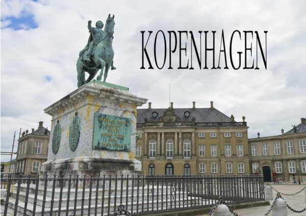 Der Bildband Kopenhagen ist ein ideales Geschenk für jeden, der diese dänische Stadt liebt. In vielen Bildern wird Kopenhagen vorgestellt, ergänzt um zahlreiche Informationen zu Geschichte und Gegenwart.