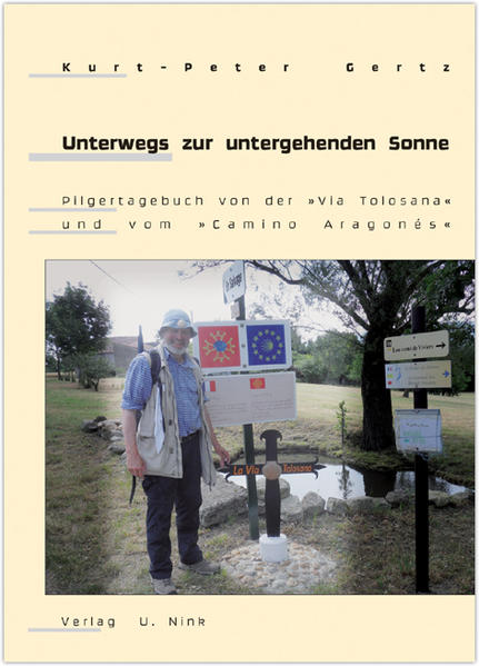 "Unterwegs zur untergehenden Sonne" ist das Dokument einer fast zweimonatigen Zu-Fuß-Wallfahrt im Jahr 2011 auf der "Via Tolosana" im Südwesten Frankreichs (von Arles bis zu den Pyrenäen) und auf dem "Camino Aragonés" im Nordosten Spaniens (von den Pyrenäen bis Puente la Reina). Da diese alten Jakobus-Wege fast geradlinig von Osten nach Westen führen, geht man auf ihnen täglich der untergehenden Sonne entgegen. "Untergehende Sonne" ist aber auch ein Gleichnis für den Verlauf des menschlichen Lebens, vor allem für dessen letzte Phasen. Deshalb hat sich der Autor viele persönliche Gedanken gemacht im Rückblick auf sein bisheriges Leben (Was war?) und im Blick auf die noch verbleibende Lebenszeit (Was erwarte ich noch?) - Überlegungen zum Älterwerden, Sterben, Tod und zu den Fragen des "danach". Neben vielen Informationen zu den Landschaften und Stationen auf diesen alten Pilgerwegen, zur Geschichte der Jakobus-Wallfahrt, zur Verehrung des Pilgerapostels, zur gegenwärtigen Situation der Kirche in Europa, werfen diese Gedanken zur "untergehenden Sonne" Fragen auf, denen sich jeder (vor allem aber der "reifere") Pilger stellen sollte.