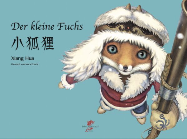 Der kleine Fuchs ist ein Volksmärchen über Freundlichkeit, Mut und darüber, wie Mensch und Natur in Harmonie miteinander leben können. Die Hauptfigur ist der kleine Fuchs, der von einem alten Ehepaar gerettet wird. Im Laufe der Zeit wachsen der kleine Fuchs und das alte Ehepaar immer mehr zusammen und weil der kleine Fuchs ihnen ein richtiges Enkelkind sein möchte, begibt er sich auf eine Reise, um den Schamanen Nisan zu bitten ihn in einen kleinen Jungen zu verwandeln. Am Ende seiner Reise erkennt er jedoch, dass er kein Menschenkind sein muss, um seinen Großeltern ein guter Enkel zu sein. Den sie waren auch so schon die ganze Zeit eine Familie. Nur wenige Menschen außerhalb Chinas kennen die klassischen Legenden chinesischer Minderheiten. Auch in China werden traditionelle chinesische Erzählungen, häufig an die modernen politischen Vorgaben angepasst. Publikationen wie diese, die die alten Geschichten unverfälscht wiedergeben, sind daher besonders wertvoll. China kann auf einen großen Schatz an Märchen, Legenden und Erzählungen zurückgreifen. Die Geschichte “Der kleine Fuchs” bietet einen wunderschönen Einblick in die Erzählwelt des Volksstamms der Ewenken (auch: Tungusen), einem indigenen Nomadenvolk Ostasiens.