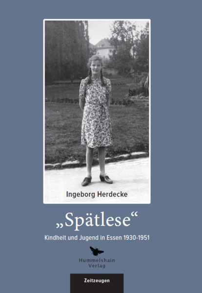 Ingeborg Herdecke schildert ihre Kindheit und Jugend in Essen in der Zeit von 1930 - 1951. Es ist zunächst eine unbeschwerte Kinder, der Vater ist Ingenieur bei Krupp, die Familie bewohnt ein Einfamilienhaus in der Kruppschen Siedlung am Dellbrückplatz, man kauft beim Kruppschen Konsum. In liebevoll erzählten Episoden lässt Ingeborg Herdecke diese Zeit lebendig werden, ein lesenswertes Dokument der Alltagsgeschichte der 30er und 40er Jahre. Wei erlebt das Mädchen die Ideologisierung durch die Nazis (Jungmädel), den Krieg (Zerstörung des Elternhauses) und die Nachkriegsjahre? Das ist so lebendig und erfrischend erzählt, dass diese "Spätlese" zum Zeitdokument macht, das man mit Vergnügen und Erkenntnisgewinn liest.