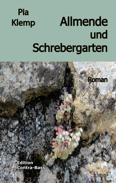 Die Allmende (Gemeingut) steht in ähnlichem Gegensatz zum Schrebergarten wie die Studentin Anja zu dem Kriminalpolizisten Bernd. Anja wird fast verrückt vor Wut über die globale Großindustrie, die das Gemeingut „Wasser“ den armen Bewohnern Südamerikas wegnimmt, so dass sie beschließt, zu handeln. Sie will einen Topmanager entführen, um ihn zu zwingen, der Welt die Wahrheit zu sagen über die kriminellen und menschenverachtenden Methoden des Unternehmens. Dabei kommt ihr Bernd in die Quere, der Polizist, der sein Leben und sein Denken in festen Regeln geordnet hat. Sie entführt ihn und muss sich mit ihm auseinander setzen, bevor sie ihre gewagte Aktion starten kann. Pia Klemp ist selber Aktivistin, als Kapitänin eines NGO-Schiffes kämpft sie gegen die schreienden Ungerechtigkeiten auf unseren Meeren. Ihr erster Roman ist atemberaubend spannend und zugleich in selbstironischer Leichtigkeit geschrieben.