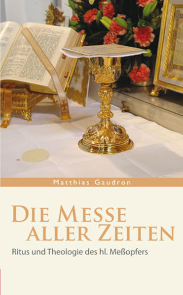 Der katholische Meßritus in seiner altehrwürdigen überliefer- ten Form ist ein erhabenes Kunstwerk, das unter dem Hauch des Hl. Geistes im Laufe vieler Jahrhunderte entstanden ist.Pater Matthias Gaudron FSSPX erklärt in diesem Buch eingehend den Sinngehalt des ganzen Ritus der Messe aller Zeiten. Indem er aus den Quellen der Tradition schöpft, führt er in das authentische Verständnis dieses Geheimnisses unseres Glaubens ein.-Gerade weil diese Quellen lange ungenutzt geblieben sind, gibt es heute nicht wenige irrige Auffassungen über die hl. Messe. Diesem Übel will diese Arbeit entgegentreten.Das Wissen um den spirituellen Wert und die Schönheit der ‚Alten Messe‘ haben den Heiligen Vater, Papst Benedikt XVI., im Juli 2007 dazu veranlasst, diesen Ritus mit seinem Motu Proprio ‚Summorum Pontificium‘ zu rehabilitieren und sie den Priestern und Gläubigen als Urbild der Liturgie anzuempfehlen, geht er doch im wesentli- chen auf die Frühkirche zurück.Wer diesen Ritus vielleicht erst Dank des päpstlichen Erlasses kennen- lernen durfte, findet in diesem Buch einen verläßlichen Führer zum tiefen Erfassen des größten Geschenkes unseres Herrn Jesus Christus.