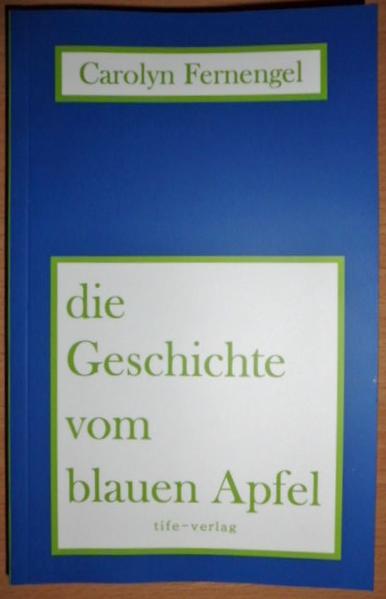 Das Buch hat 216 Seiten. Auf 200 Seiten erzählt ein Physikprofessor Carolina, die zu Sozialstunden verdonnert worden ist, die Geschichte vom blauen Apfel. Und auf den letzten 16 Seiten fragen Sie sich, was Sie da eigentlich gerade 200 Seiten lang gelesen haben...