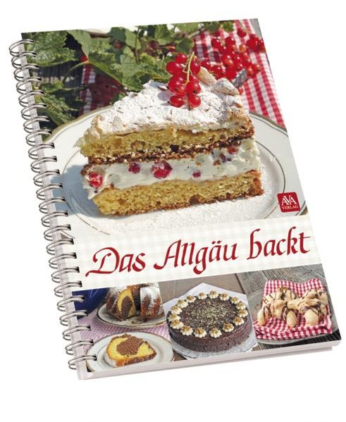 Backbuch „Das Allgäu backt“ die Winter- und Weihnachtszeit ist die Zeit, in der wir die Muße finden, fu¨r Familie und Freunde su¨ße Leckereien zu backen. Extra fu¨r unser neues Backbuch „Das Allgäu backt“ haben Landfrauen und Hobbybäcker aus dem Allgäu ihre leckersten Rezepte verraten. Das liebevoll gestaltete Backbuch „Das Allgäu backt“ vom AVA-Agrar Verlag aus Kempten ist ein Schatzkästchen mit den gesammelten Lieblingsrezepten der Allgäuer Landfrauen, Hobbybäckerinnen und -bäcker, bei denen man sofort merkt: da steckt viel Liebe drin. Ob geru¨hrt oder geknetet, fruchtig oder sahnig, alle Arten von Kuchen und Torten sind vertreten. Was es auch immer ist – ob mit Schokocreme, Sahnehäubchen, Nu¨ssen oder frischen Fru¨chten… ganz unterschiedliche Kuchenkreationen, Tortenträume und Kleingebäck sind so zusammengekommen. Gemeinsam ist allen, dass sie unwiderstehlich gut schmecken. „Das Allgäu backt“: eine tolle und vielseitige Auswahl an feinsten Kuchenkreationen und Tortenträume mit Geling-Garantie, einfachen Schritt-fu¨r-Schritt-Anleitungen und ohne aufwendige Zutaten fu¨r die su¨ßen Momente im Leben. Zeit zum Backen, Naschen, Verwöhnen und Genießen. Das Allgäu backt 14,8 x 21cm durchgehend farbig bebildert Spiralbindung 162 Seiten Artikel-Nr.: 0216