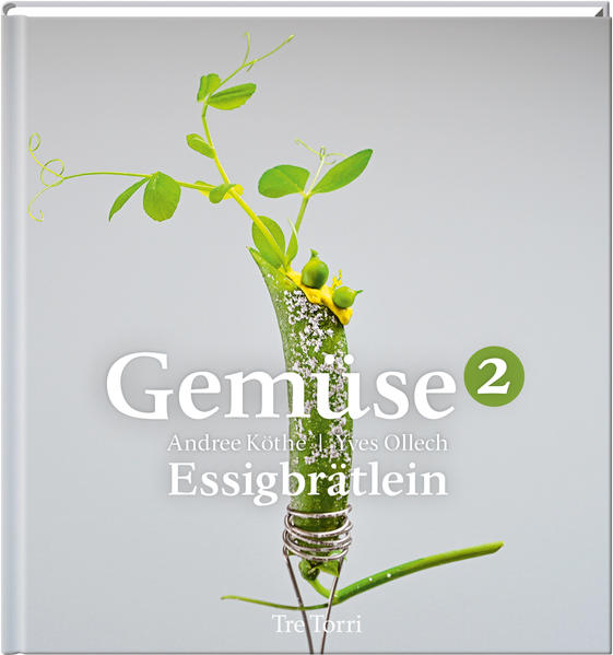 Im zweiten Buch der Tre Torri Sternereihe kochen die beiden gastronomischen Überflieger Andree Köthe und Yves Ollech wieder über 50 kreative Gerichte rund um Gemüse & Co. Jedes Gemüse wird detailliert beschrieben und in einem Rezept präsentiert. Auch Kräuter und Sprossen kommen dabei nicht zu kurz. Auch diesmal lautet ihr Motto: Nur was in der Region wächst, kann in optimaler Qualität in den Kochtopf wandern. So werden frische, saisonale und regionale Lebensmittel kombiniert, die sowohl geist- als auch genussreiche Eindrücke hinterlassen. Ein Standardwerk der kreativen Küche. Mit spektakulären Bildern und informativen Texten zu Salatgurke, Zuckerrübe, Löwenzahn und Co. Informationen zu den Autoren: Im mittelalterlichen Ambiente des „Essigbrätleins“ in Nürnberg erkochte sich 1997 Andree Köthe den ersten Michelin-Stern. Zusammen mit seinem Partner Yves Ollech folgte 2008 der Zweite. Andree Köthe ist Gault-Millau-Koch des Jahres 2012.