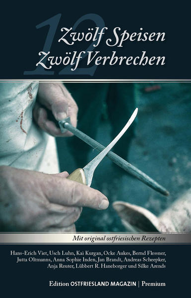 Wer Ostfriesland kennenlernen möchte, der sollte es genießen! Das gilt auch für die typischen Speisen, die in diesem Landstrich auf den Tisch kommen. Traditionelle Gerichte, die gehaltvoll sind und vom Charakter der Küstenbewohner zeugen - so schnörkellos wie sturmerprobt, so bodenständig wie unverfälscht. Doch auch hierzulande hat schon mancher Koch den Brei verdorben. Im schlechtesten Fall endet der Genuss tödlich und ein Nebenbuhler oder Widersacher wird mit einer unvermuteten Zutat unter die heimatliche Erde befördert. Die Anthologie „Zwölf Speisen - Zwölf Verbrechen“ verspricht ostfriesische Kurzkrimis mit überraschenden Wendungen und Charakteren, voller Kurzweil und Spannung. Serviert werden in diesem Krimi-Band regionale Spezialitäten wie „Pu ert, Bohnen un Peren“, „Snirrtjebraa“, „Updröögt Bohnen“, „Matjes“, „Rullerkes“ oder auch „Dröögt Hack“ in literarisch-mörderischen Variationen. Hinzu kommen zwölf bebilderte Original-Rezepte. Guten Appetit!