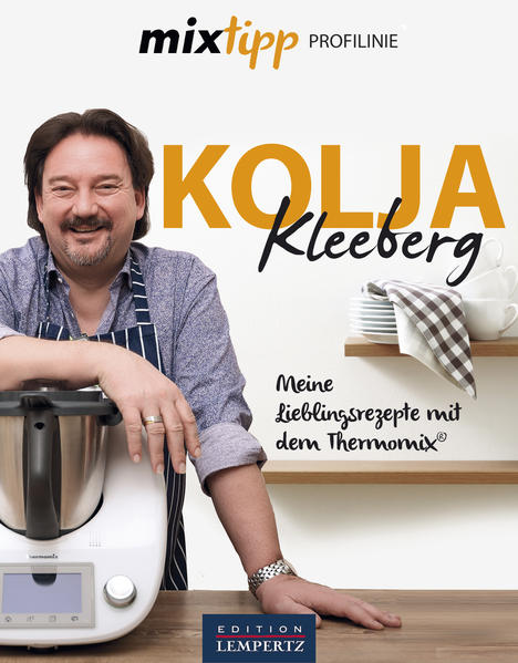 Kolja Kleeberg: Sternekoch und gleichzeitig Thermomixer? Das geht, und wie! Ob bei Kochshows wie „Kerner kocht“ oder in der professionellen Küche seines Sternerestaurants - der Thermomix hat sich als treuer Begleiter in Kolja Kleebergs Küche großartig bewährt. Für das Team mixtipp hat Kleeberg nun seine Lieblingsrezepte für daheim zusammengestellt. Rezepte, die einfach Spaß machen - sowohl beim Kochen als auch beim gemeinsamen Essen. Entdecken Sie den Sternekoch in sich: Beginnen Sie ihr Menü doch mal mit einer fruchtigen Tomaten-Pfirsich-Gazpacho, gefolgt von einem goldgelben Safranrisotto - und zum krönenden Abschluss vielleicht die New York Cheesecake Crème? Soviel ist sicher: Bei den delikaten Vor-, Haupt- und Nachspeisen, die Kleeberg hier präsentiert, kann sich jeder sein persönliches Traummenü zusammenstellen. Ausgesuchte Saucen- und Gebäckrezepturen sowie das Kapitel „Kochen mit Kindern“ runden die bunte Sammlung ab. Lassen Sie sich von den Rezepten und Expertentipps von Kolja Kleeberg inspirieren und zaubern Sie einen Hauch von professioneller Sterneküche in Ihr Zuhause. Ihre Gäste werden begeistert sein!