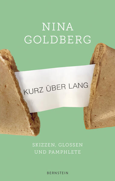 Früher oder später musste es zu »Kurz über lang« kommen! Denn immer, wenn die gelernte Schauspielerin und Sprecherin Nina Goldberg eigene Texte öffentlich vorträgt, kommt bei der Zuhörerschaft der Wunsch auf, das Gehörte haptisch für sich (oder andere) und für später haben zu können. Das geht jetzt. ... Nina Goldberg schreibt in einem ganz eigenen Ton. Sie widmet sich Charakteren und Phänomenen des Alltags, Erlebtem, Gesehenem, Gehörtem. Ihre Sichtweise auf die Dinge ist ungewöhnlich. Skizzenhaft entwirft sie Szenen, die vermeintlich jeder kennt, grundiert sie aber mit den präzisen Nuancen ihrer eigenen Wahrnehmung und oft neuen Wortschöpfungen, deren Lektüre einen mit feinem Humor ins Nachdenken und damit schon der Sache näherbringt. Hier und da beißt und piekst sie ihre Leserschaft. Und doch liebt sie ihre Spezies - das spürt man in allen Texten. Sie sucht - und findet! - beständig den Glanz des Alltags, das große Glück in kleinster Hütte. Es ist ein Vergnügen, sie dabei zu begleiten. Überboten wird das Erlebnis des Lesens wohl nur durch den Textvortrag der Autorin bei Live-Präsentationen. Dazu gibt es immer wieder bei Lesungen Gelegenheit. Eine solche sollte man sich in keinem Fall entgehen lassen. Goldberg in all diesen Variationen zu lesen (und/oder zu hören) ist lohnenswert - also ran ans Buch bzw. hin zur Lesung!