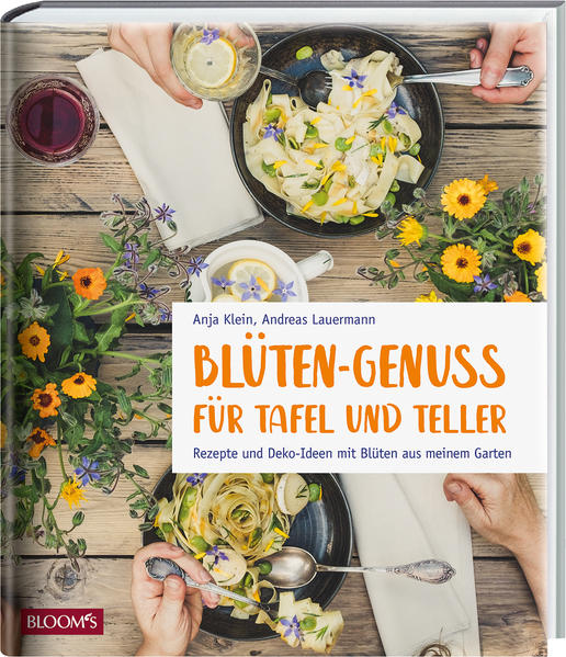 Aus dem Garten auf Tisch & Teller! Die Blüten stammen alle aus dem eigenen Garten. Die Autorin beschreibt den genauen Anbau der Pflanzen und was beim Kultivieren, Pflegen und Ernten beachtet werden muss. Köstlich sind die Rezepte, die sie dann ihren Gästen und der Familie inmitten traumhaft schöner Tischdekorationen auftischt. Das Buch „Blüten-Genuss für Tafel und Teller“ stellt in stimmungsvollen Bildern zehn Blütenjuwele durchs Jahr vor, vom Hornveilchen über die Tulpe, von der Studentenblume bis zur Dahlie. Es inspiriert zum eigenen Nachgestalten und ist eine bezaubernde Entdeckung der ganz besonderen Seiten unserer durchaus gewöhnlichen Gartenbegleiter. Mit den essbaren Blüten von Kamelie, Hornveilchen, Tulpe, Magnolie, Studentenblume, Rose, Ringelblume, Kräuterblüten, Aster und Dahlie!