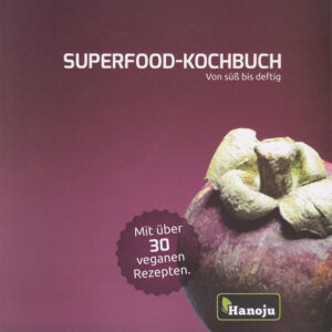 Beschreibungen und Rezepte für viele Superfoods wie zum Beispiel Kakaobutter, Kakaonibs, Kakaopulver, Hanfproteinpulver, Hanfsamen, Granatapfel, Weizengras, Gerstengras, Gräser, Goji, Cranberries, Chia, Camu-Camu, Agavendicksaft, Acai, Kokosöl, Kokosfett, Kokosblütenzucker, Curcuma, Lucuma, Maca, Mangosteen, Maqui, Maulbeeren, Chlorella, Spirulina, Moringa, Noni, Physalis oder Quinoa. 'Eure Nahrung soll eure Medizin sein und eure Medizin soll eure Nahrung sein!' (Hippokrates) Dieser Leitsatz und die Tatsache, dass wir uns seit Jahrzehnten mit Superfoods und natürlichen Nahrungsergänzungen beschäftigen, hat uns dazu animiert,unser eigenes Hanoju Superfood Kochbuch zu machen. Die immer bewusster lebende und somit auch essende 'Generation Y' kann nicht genug Varianten der endlosen Kombinatinationsmöglichkeit in der Superfood-Küche zur Verfügung gestellt bekommen, und daran wollen wir uns beteiligen. Was ist Superfood und warum sollen wir so viel wie möglich davon zu uns nehmen? In unserem neuen Buch finden Sie die Antworten auf diese Fragen. Ausserdem gibt es tolle Ideen und leckere, vielseitige und einfache Rezepte (zum Kochen und Backen), die garantiert jeder nachkochen kann. Wir wünschen Ihnen viel Spaß gutes Gelingen und einen guten Appetit.