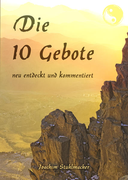 Man kann sie finden, die Brücke zwischen jüdisch-christlichen und altchinesisch-daoistischen Traditionen. Joachim Stuhlmacher kommentiert den wegweisenden Text aus dem Buch Mose sorgsam aus Sicht der daoistischen Philosophie und der Klassischen Chinesischen Medizin. Die Weisheit dieser beiden Systeme hat sich bis in die heutige Zeit gehalten und auch die "10 Gebote" sind ein äußerst aktueller Text. Leider scheint aber selbst die Kirche den Bezug dazu verloren zu haben. Wenden wir uns unseren Wurzeln zu und hauchen wir den Geboten wieder Leben ein, anstatt sie auf einen Sockel zu stellen.