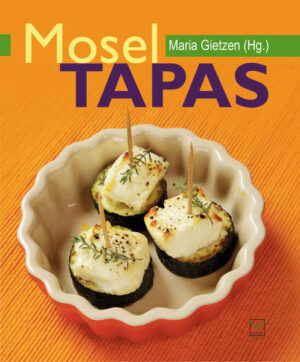 Tapas - in Spanien erfunden, an die Mosel importiert! Tapas und Mosel gehören nicht zusammen?!? Mit über 50 Rezepten beweist Maria Gietzen das Gegenteil. Da werden so durch und durch typische Mosel-Zutaten wie Ziegenkäse oder Forellen in einer Weise auf den Tisch gebracht, dass es manchem spanisch vorkommen wird. Nämlich als Mini-Quiche mit Ziegenkäse, als Tatar von der Räucherforelle, als Forellen-Mousse oder gar als Forellen-Kroketten! Eingeteilt in sechs Kapitel - Tapas mit Käse, mit Fleisch & Wurst, mit Fisch, mit Gemüse, mit Brot und mit Zucker (!) - zeigen die Rezepte die ganze Vielfalt der Mosel-Tapas: von einfach bis anspruchsvoll, von bodenständig bis innovativ. Lassen Sie sich überraschen von Wingertsspießen mit "Kappes-Teerdisch", einer Kartoffeltortilla mit schwarzen Oliven, einem Maronensüppchen im Glas, von Dreierlei Spundekäs und Crostini mit "Mausohr"-Pesto! Und entdecken Sie, was allen Rezepten gemeinsam ist: Die köstlichen Kleinigkeiten sind eine Einladung zum Genuss!