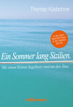 Ein Sommer lang Sizilien. Von einer Insel, ihren Menschen und dem Meer In der einen Hand die Pinne. In der anderen das Eis: Thomas Käsbohrer erkundet mit seinem kleinen Segelboot LEVJE Sizilien – eine Insel, deren Alltag geprägt ist vom Leben am Meer. Von der Regatta der Lateinersegler in Sciacca über die Lagunen von Marsala, vom Leben der Handwerker in Palermo oder der Kunst der Eismacher bis an die Küsten der Nachbarinsel Malta. „Ein Sommer lang Sizilien“ ist eine knapp 300 Seiten lange Liebeserklärung an eine spröde Schönheit. Sizilien mit all seinen Widersprüchen von liebenswürdig sinnlicher Genusssucht bis nicht endender Verwahrlosung. Ein Land, in dem der Sommer schon im April weit fortgeschritten ist, großartige Tempelanlagen schweigend in der Hitze liegen und die Menschen längst nicht alle Einheimische sind. Thomas Käsbohrer beobachtet sie alle mit einer Entdeckerfreude, wie sie nur einer kennt, der nach langer Reise wieder Land betritt. Hier ist das Meer nicht nur ein bisschen blauer als anderswo. Hier möchte man eintauchen jetzt gleich, ganz tief in dieses einzigartige Biotop an Beziehungen, in dieses jahrzehntelange Geflecht der Menschen. Ob über den einsamen Winter im Hafen, den bitter-süßen Cafè in der Hafenbar oder die raue Freundschaft der „Gente di mare“ – der Menschen am Meer – Thomas Käsbohrer ist der Chronist unerzählter Leben und findet ihre Geschichten entlang der Küste und auf einer Insel, auf der nicht nur die Zitronen blühen. Es ist die vielleicht schönste Art, die Welt neu zu entdecken: An Bord von LEVJE wird Leben, wird Erleben, mit jedem Tag reicher: reich an Begegnungen und reich an Verständnis für den Alltag der Anderen. „Wüsste ich all die kleinen Geschichten dieses Landes nicht – ich könnte glatt glauben: Das Leben hier sei einfach und fröhlich, wie diese Melodie“, sagt er über die Musiker, die in einem Hinterzimmer einer engen Gasse fröhlich-falsch und lustvoll die Nationalhymne proben. In der einen Hand die Pinne, in der anderen das Eis nimmt Thomas Käsbohrer seine Leser so mit an Bord auf eine Reise rund um den Ätna und ins tiefe Blau des Mittelmeeres und führt sie durch Tiefen – und Untiefen einer Insel, die nur sieht, wer mit dem Herzen schaut.