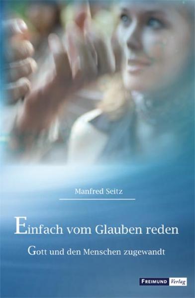 Der Praktische Theologe Manfred Seitz kommt in diesem Band, das bereits in der 3. Auflage erschienen ist, mit kurzen Beiträgen zu Wort, die ab 2005 entstandenen sind. Sie sind an ein breites Publikum gerichtet und bedienen sich klar verständlicher Sprache. Die Texte sind auf Erfahrungen und Einsichten eines langen Weges in theologischer Forschung, Lehre und Praxis gegründet. Beharrlich spürt der Verfasser dem Wort und Gehalt der Heiligen Schrift sowie dem Bekenntnis der Kirche und der hieraus erwachsenden Weisung und Tröstung nach. Der Respekt vor dem „an uns ergehenden Anruf des lebendigen Gottes“ prägt die Erkundungen zu den Themen: geistliches Leben, Seelsorge, Gottesdienst-biographische Gesichtspunkte nicht aussparend. Ergänzend finden sich ausgewählte Lektürehinweise, die zum Weiterlesen einladen möchten. Manfred Seitz steht in der Reihe von Theologen, die nicht mit sich und ihrer Bedeutung beschäftigt sind. Das ermöglicht das Schreiben, Reden und Tun nicht auf Zustimmung, sondern auf Wahrheit hin. Und ebendies hält die hier vorgelegten Texte ‚frisch’-über den Tag hinaus. Manfred Seitz (* 1928), Studium und Promotion in Erlangen, danach verschiedene Stationen im kirchlichen Dienst. Von 1966 bis 1972 Professor für Praktische Theologie in Heidelberg